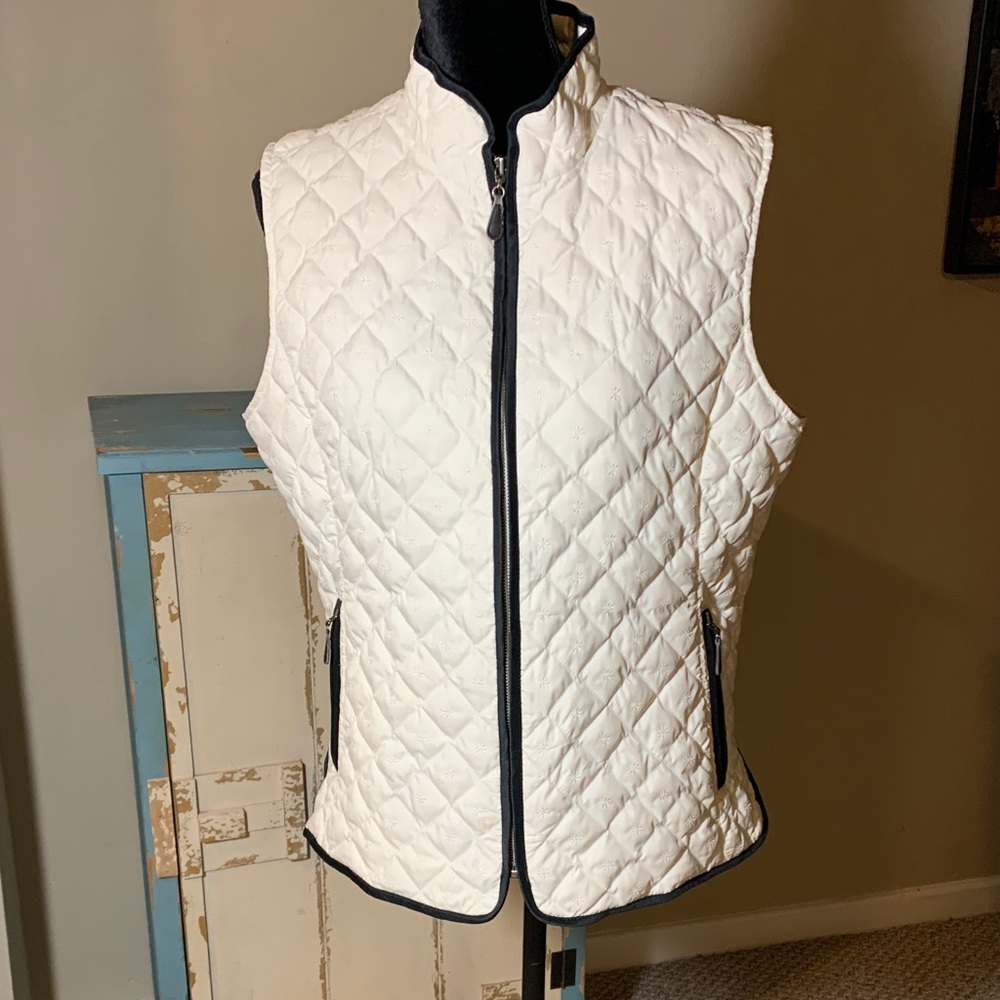 Eddie Bauer Diamond Quilted Goose Down Vest. Size Large